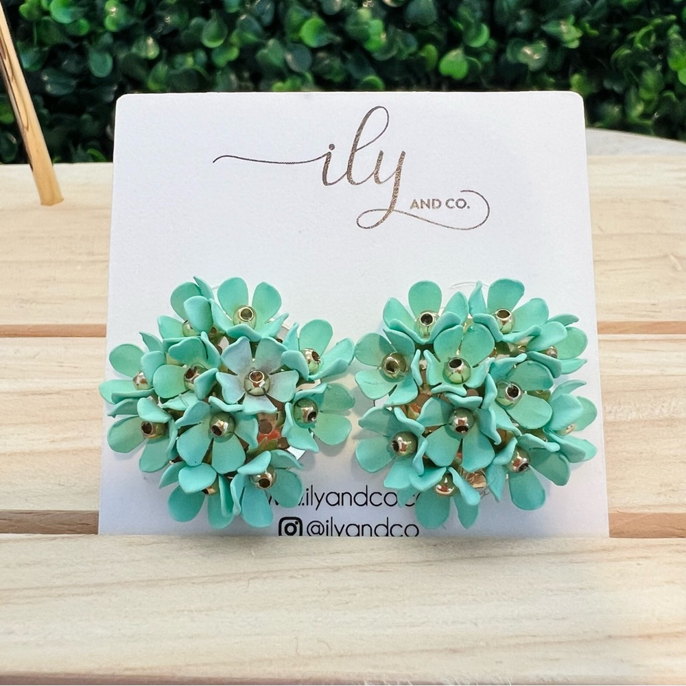 New Mint Green Floral Cluster Stud Earrings | Lightweight | Flowers